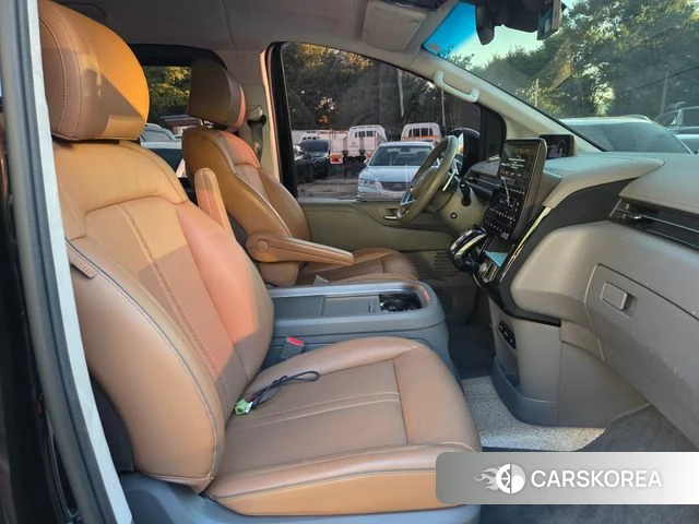 Hyundai Staria 2024 Черный из Кореи, фото 2