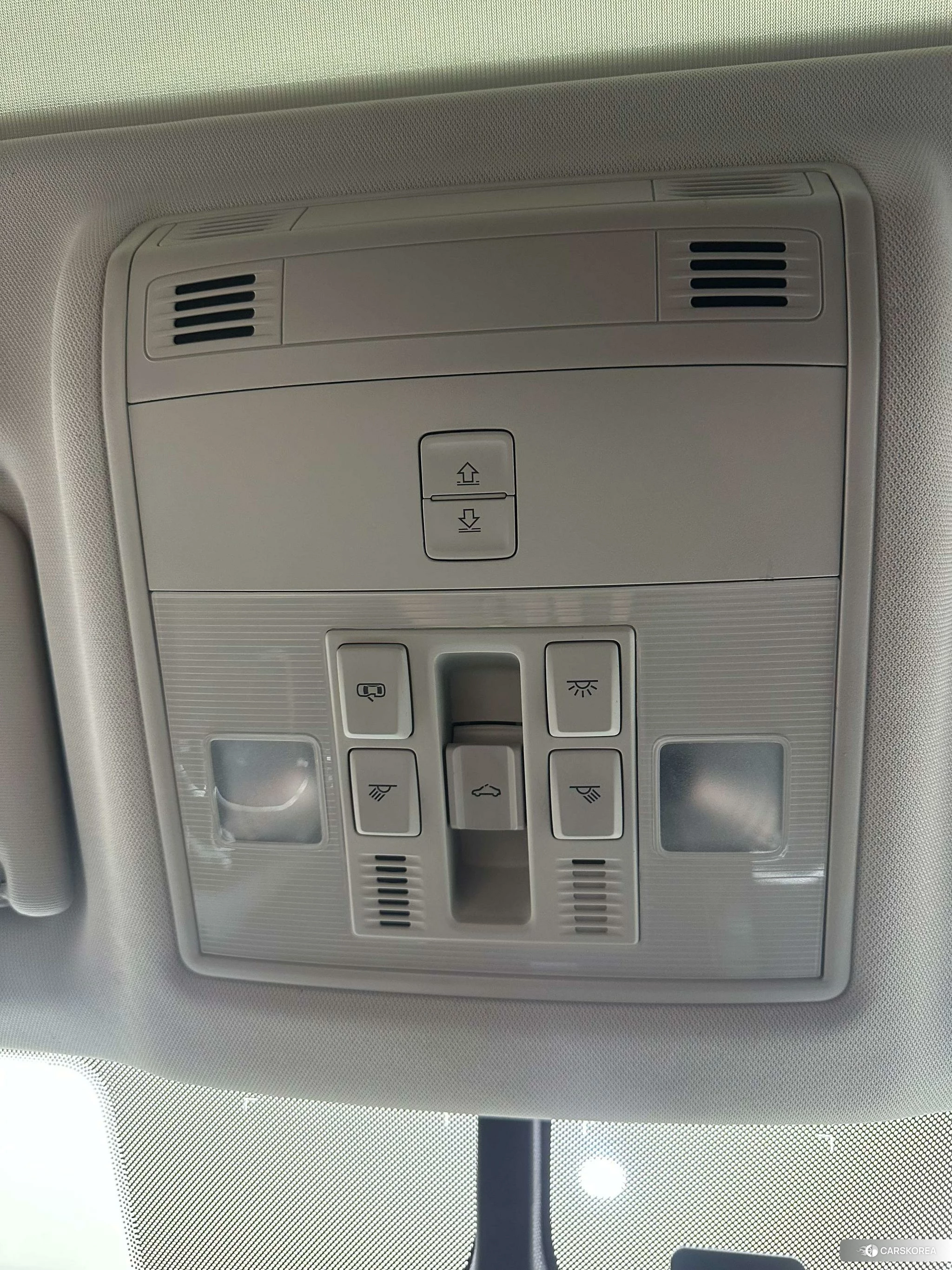 Skoda Karoq 2023 Белый из Китая, фото 2