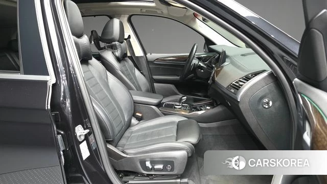 BMW X3 (G01) 2022 Черный из Кореи, фото 2