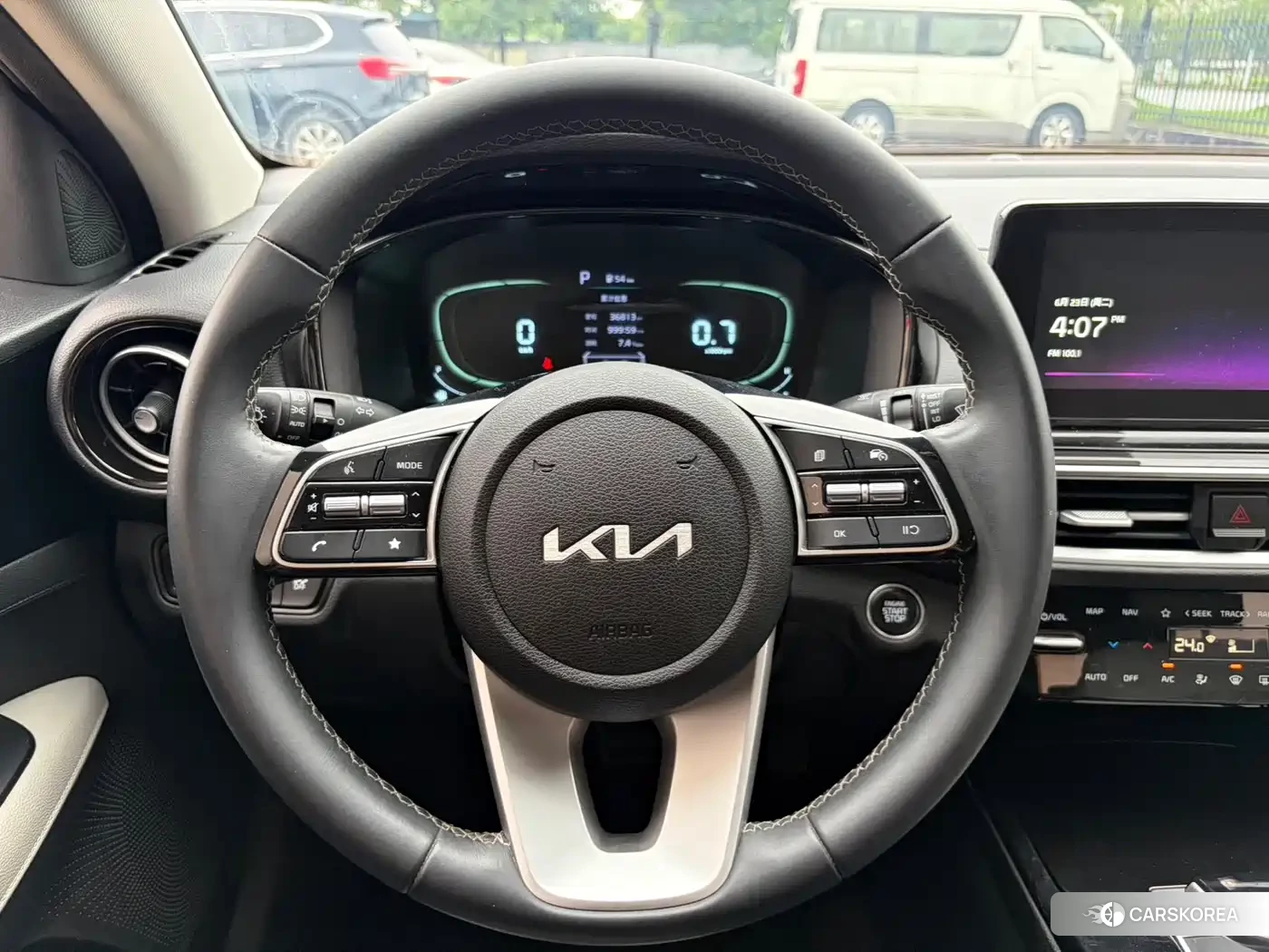 Kia K3 2023 Белый из Китая, фото 2