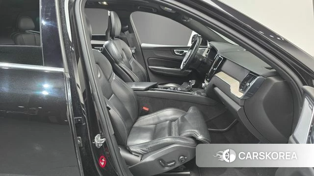 Volvo XC60 second Generation 2018 Черный из Кореи, фото 2