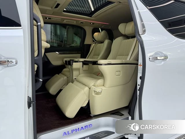 Toyota Alphard 2021 Белый из Китая, фото 2
