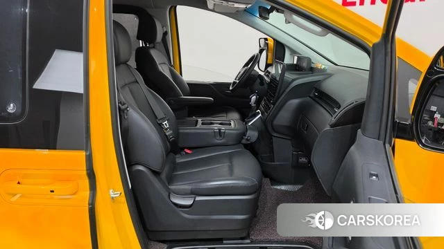 Hyundai Staria 2024 Желтый из Кореи, фото 2