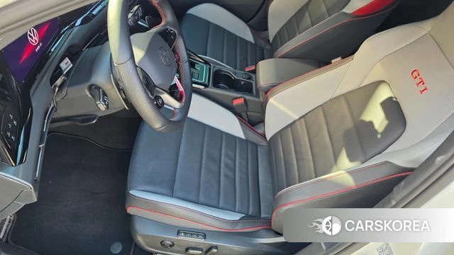 Volkswagen Golf 8th Generation 2024 Белый из Кореи, фото 2