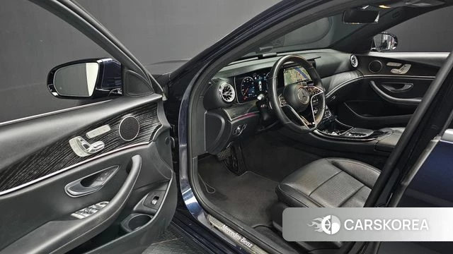 Mercedes-Benz E-Class W213 2022 Синий из Кореи, фото 2