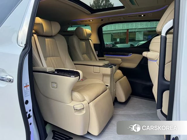 Toyota Vellfire 2022 Белый из Китая, фото 2