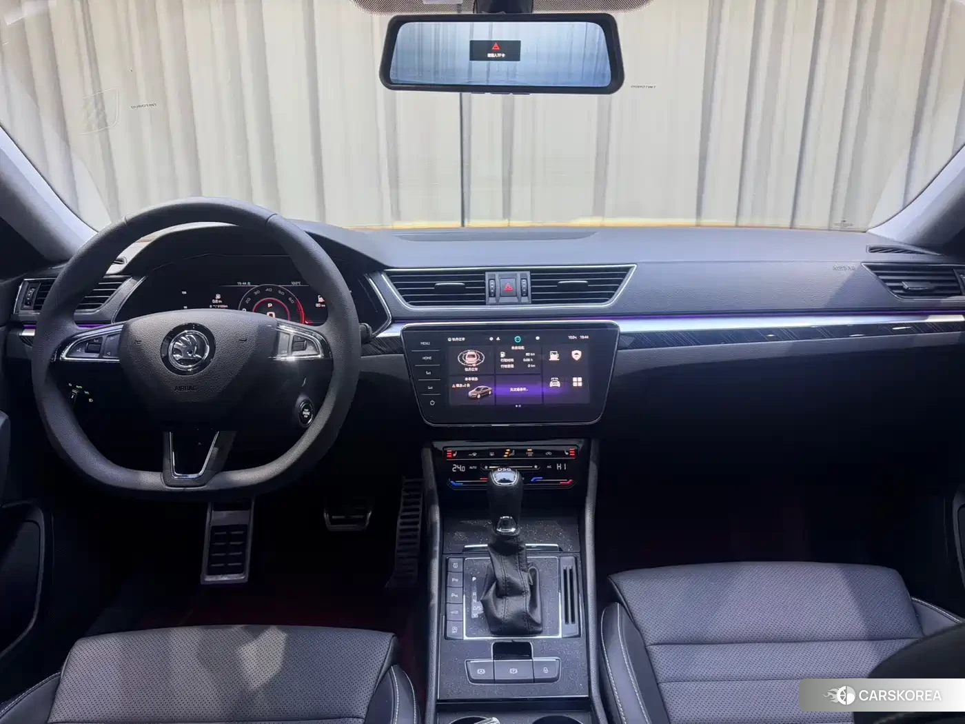 Skoda Superb 2023 Champagne/brown из Китая, фото 2