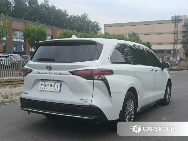 Toyota Sienna 2022 Белый из Китая, фото 2