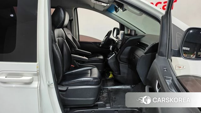 Hyundai Staria 2023 Белый из Кореи, фото 2
