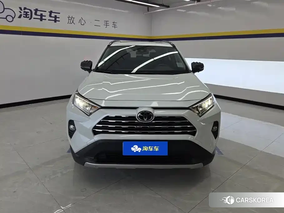 Toyota RAV4 2021 Белый из Китая, фото 2