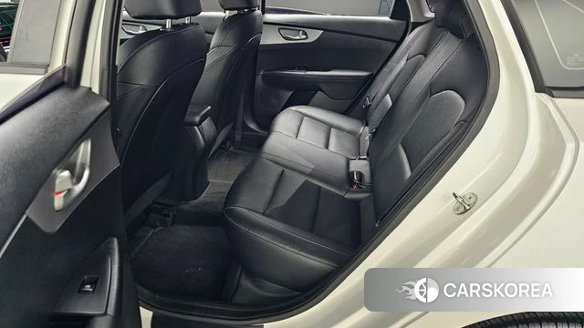 Kia The New K3 2nd generation 2023 Белый из Кореи, фото 2