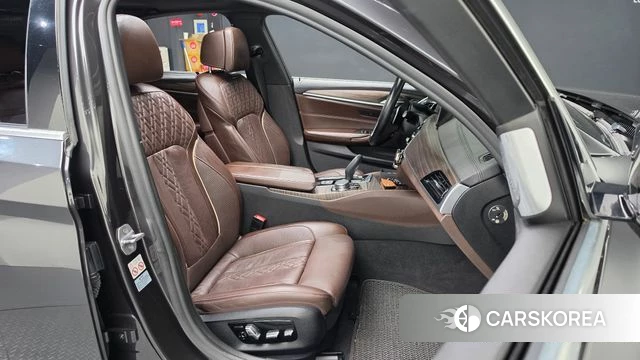 BMW 5 Series (G30) 2018 Серый из Кореи, фото 2