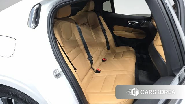 Volvo S60 3rd generation 2023 Белый из Кореи, фото 2