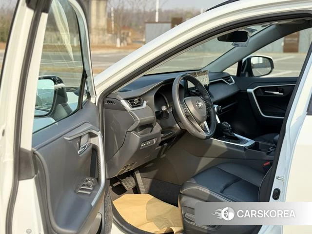 Toyota RAV4 2024 Белый из Китая, фото 2