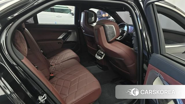 BMW 7 Series (G70) 2024 Серый из Кореи, фото 2