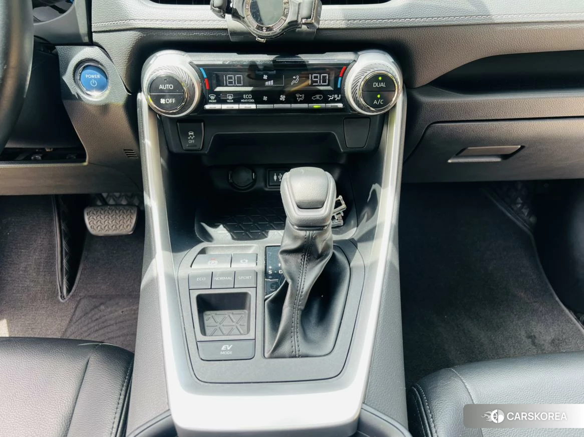 Toyota RAV4 2022 Черный из Китая, фото 2