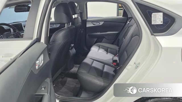 Kia The New K3 2nd generation 2023 Белый из Кореи, фото 2