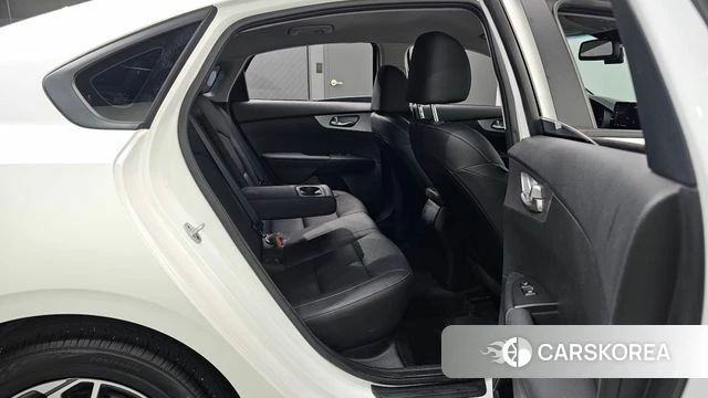 Kia The New K3 2nd generation 2021 Белый из Кореи, фото 2