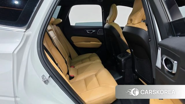 Volvo XC60 second Generation 2021 Белый из Кореи, фото 2