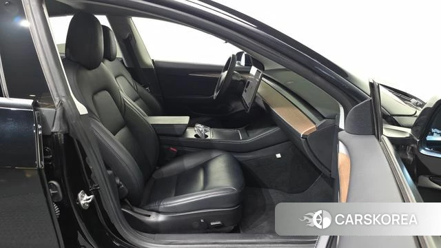 Tesla Model 3 2021 Черный из Кореи, фото 2