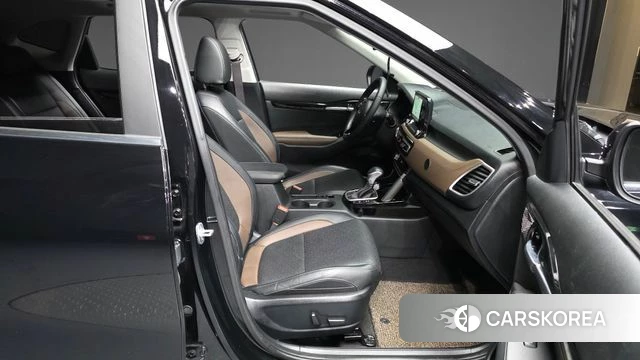 Kia Seltos 2021 Черный из Кореи, фото 2