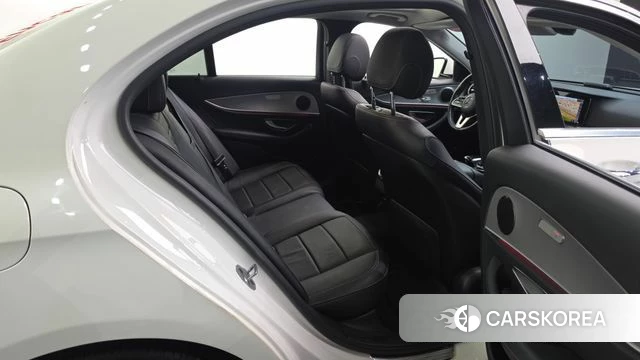 Mercedes-Benz E-Class W213 2018 Белый из Кореи, фото 2
