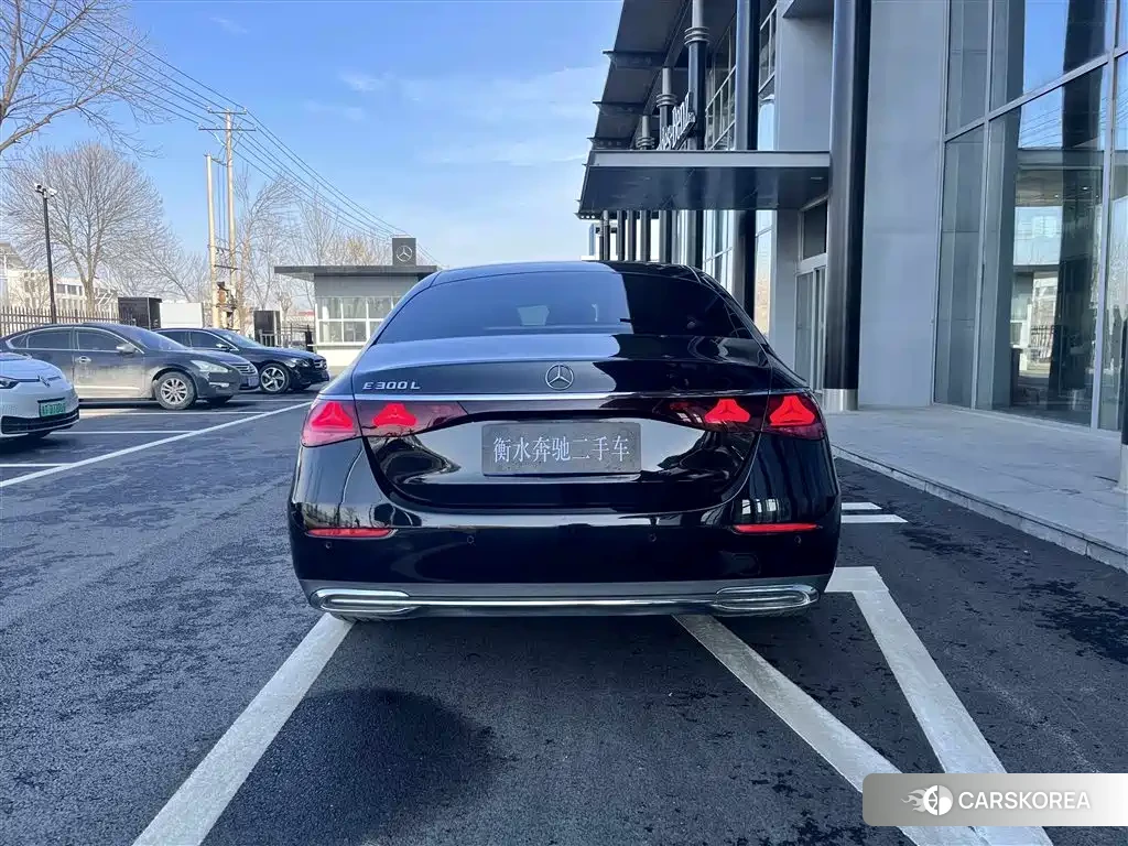 Mercedes-Benz E-Class 2024 Черный из Китая, фото 2