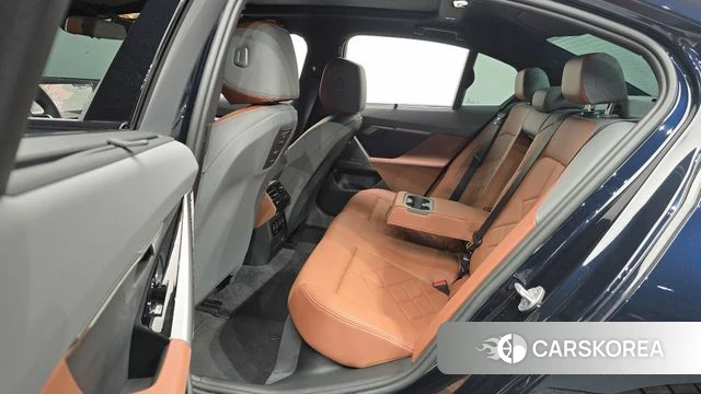 BMW 5 Series (G60) 2026 Черный из Кореи, фото 2