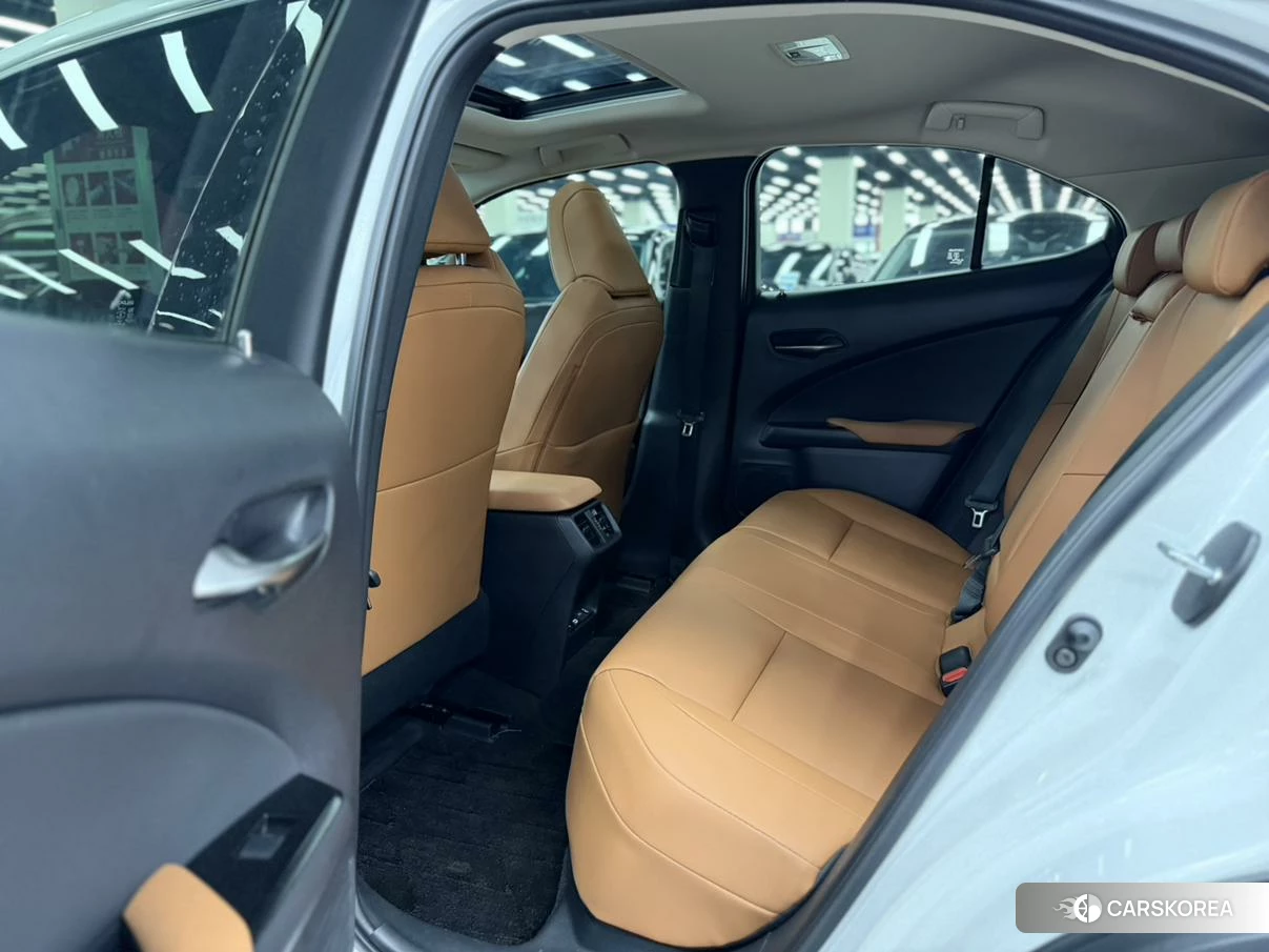 Lexus UX 2020 Белый из Китая, фото 2