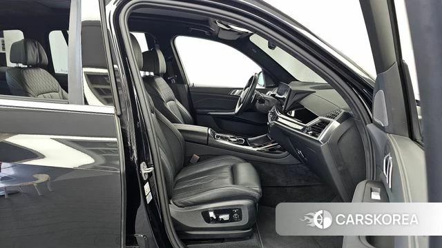 BMW X7 (G07) 2024 Черный из Кореи, фото 2