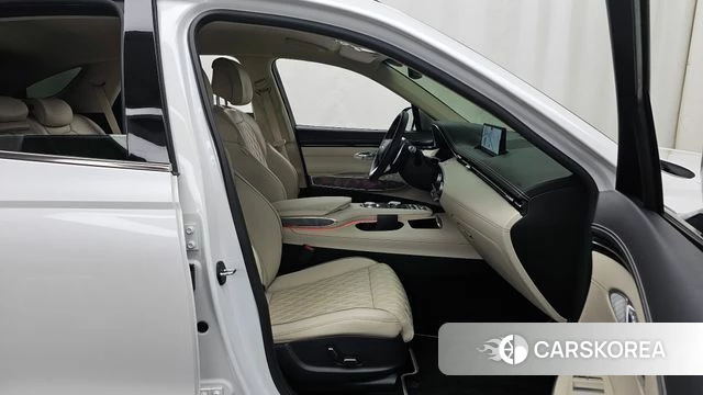 Genesis GV70 2023 Белый из Кореи, фото 2