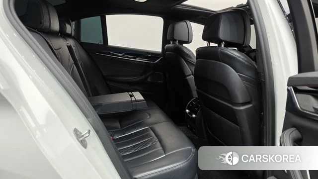 BMW 5 Series (G30) 2021 Белый из Кореи, фото 2