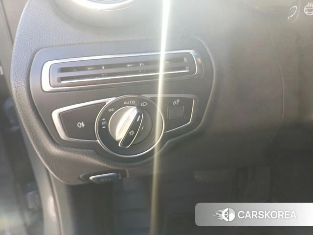 Mercedes-Benz C-Class W205 2019 Серебристо-серый из Кореи, фото 2