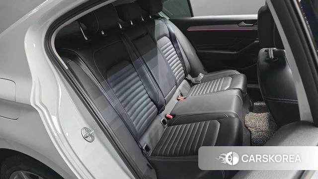 Volkswagen Passat GT (B8) 2021 Белый из Кореи, фото 2