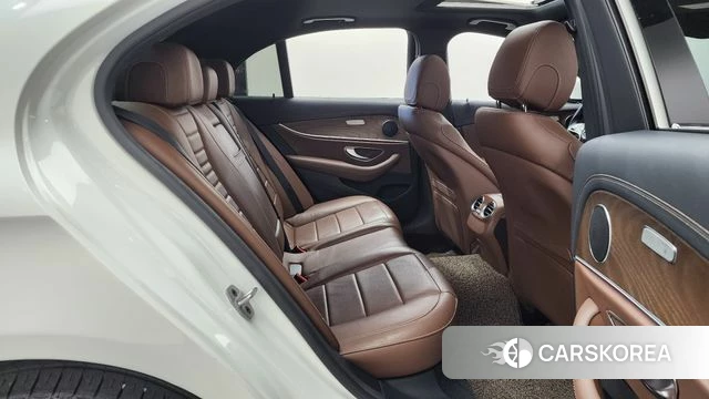 Mercedes-Benz E-Class W213 2021 Белый из Кореи, фото 2