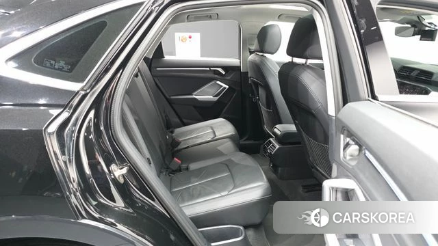 Audi Q3 (F3) 2022 Черный из Кореи, фото 2