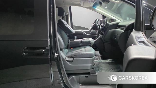 Hyundai Staria 2025 Черный из Кореи, фото 2