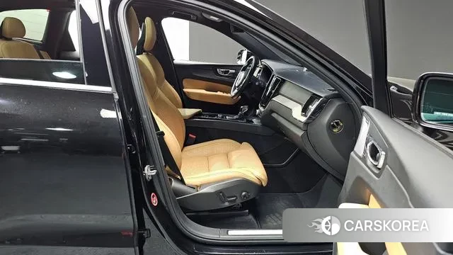 Volvo XC60 second Generation 2018 Черный из Кореи, фото 2
