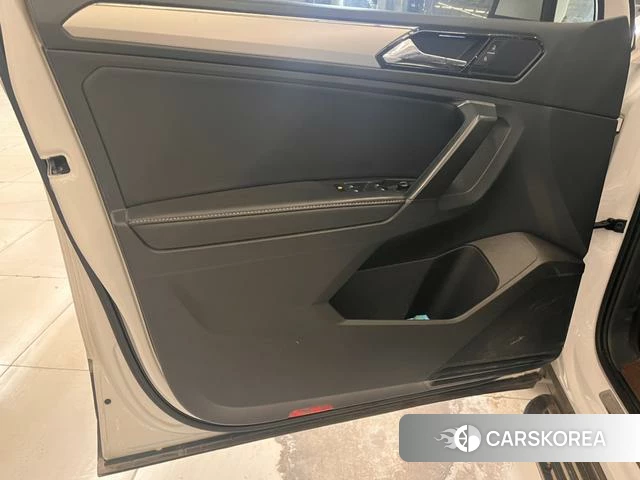 Volkswagen Tiguan L 2021 Белый из Китая, фото 2