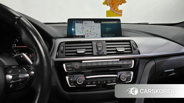 BMW 3 Series (F30) 2018 Белый из Кореи, фото 2