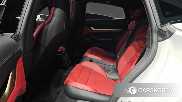 Porsche Taycan 2023 Серебристо-серый из Кореи, фото 2