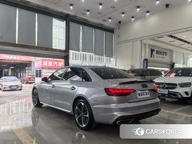 Audi A4L 2022 Серебристо-серый из Китая, фото 2