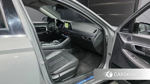 Hyundai Sonata (DN8) 2022 Серебристо-серый из Кореи, фото 2