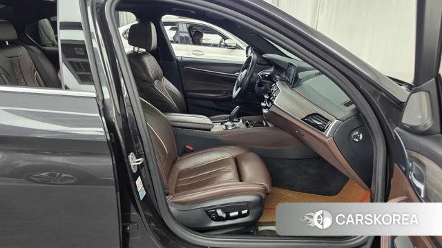 BMW 5 Series (G30) 2020 Серый из Кореи, фото 2