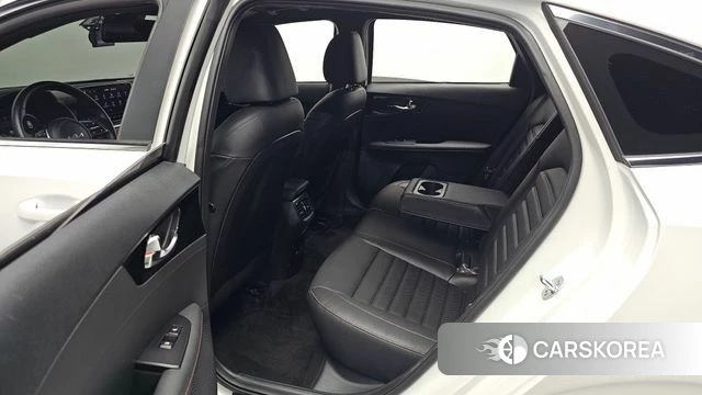 Kia The New K3 2nd generation 2023 Белый из Кореи, фото 2