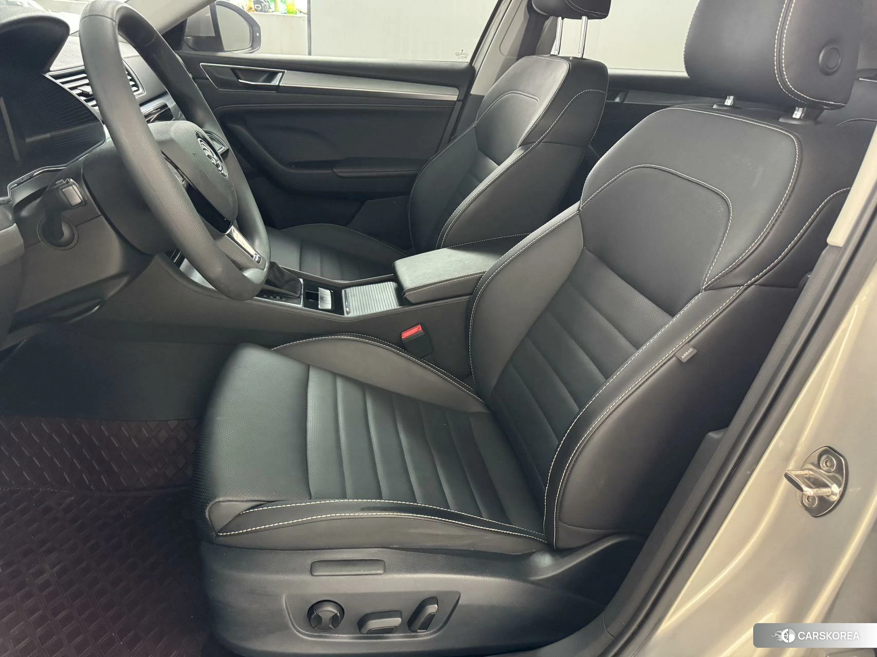 Skoda Superb 2022 Желтый из Китая, фото 2