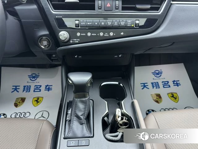 Lexus ES 2024 Белый из Китая, фото 2