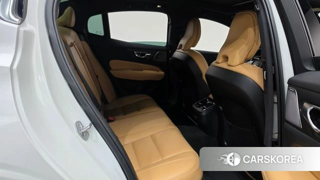 Volvo S60 3rd generation 2023 Белый из Кореи, фото 2