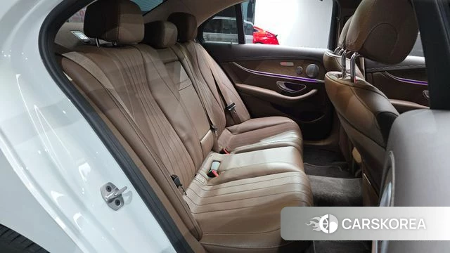 Mercedes-Benz E-Class W213 2019 Белый из Кореи, фото 2