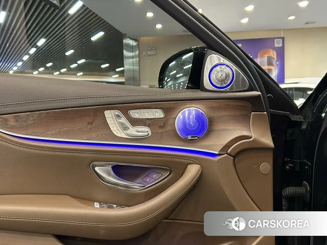 Mercedes-Benz E-Class 2021 Черный из Китая, фото 2